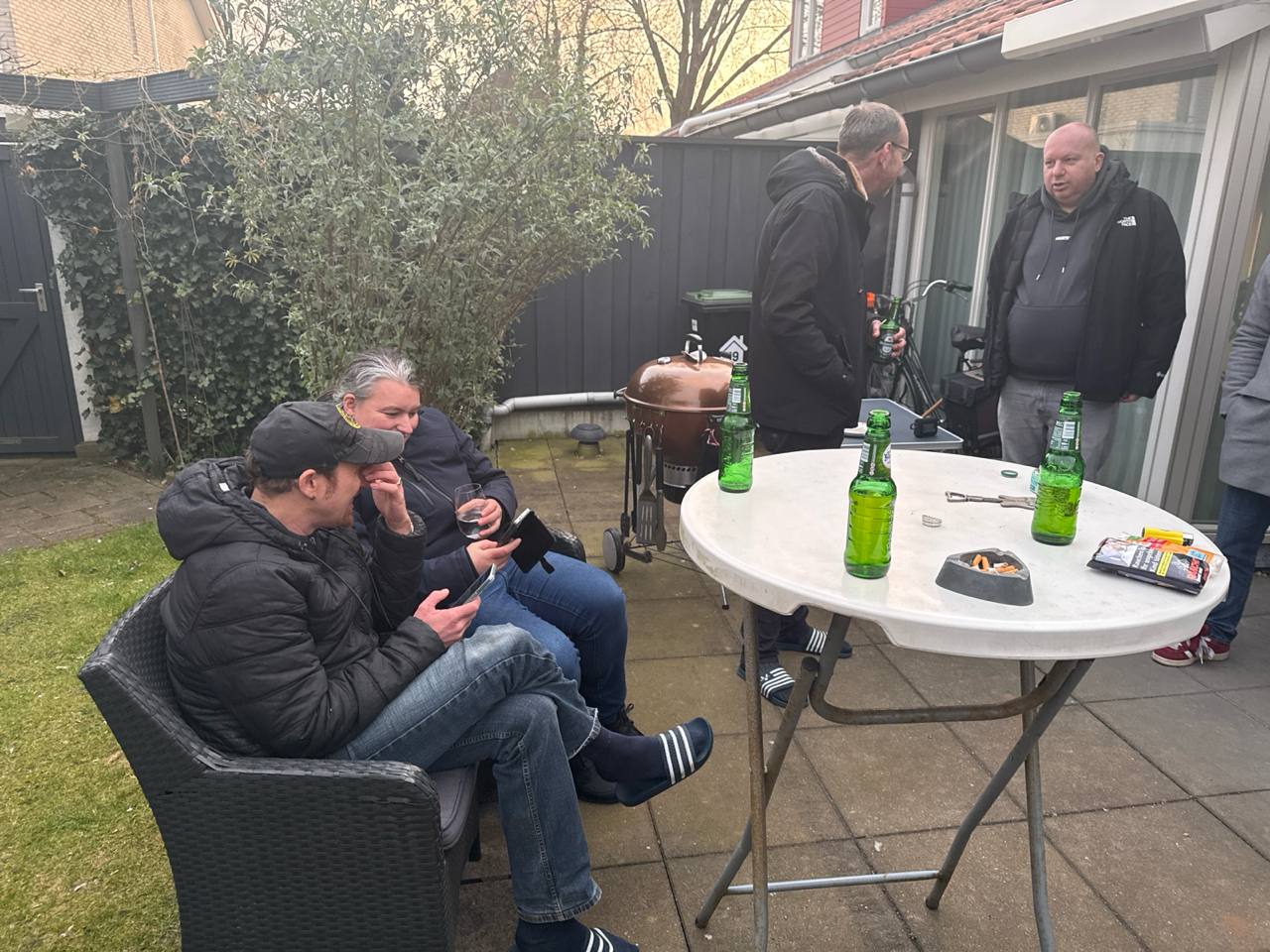 Patio en gasten op Robs verjaardag